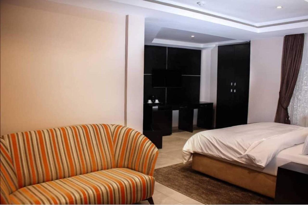 Joshesther Olive Hotel Ikeja Eksteriør bilde