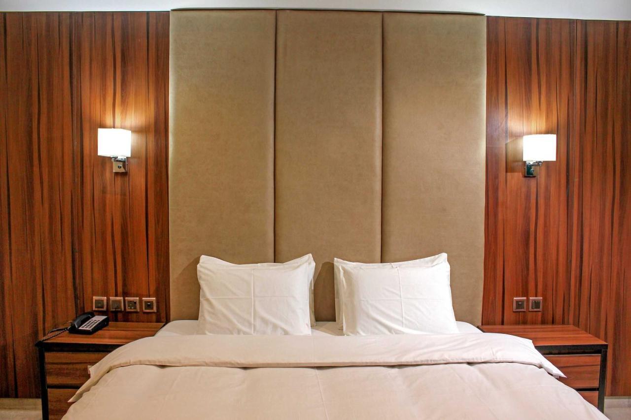 Joshesther Olive Hotel Ikeja Eksteriør bilde