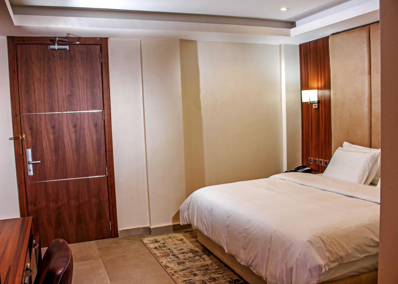 Joshesther Olive Hotel Ikeja Eksteriør bilde