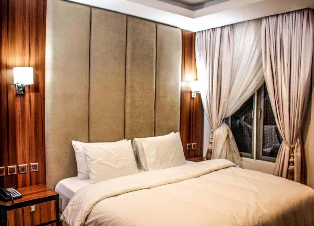 Joshesther Olive Hotel Ikeja Eksteriør bilde